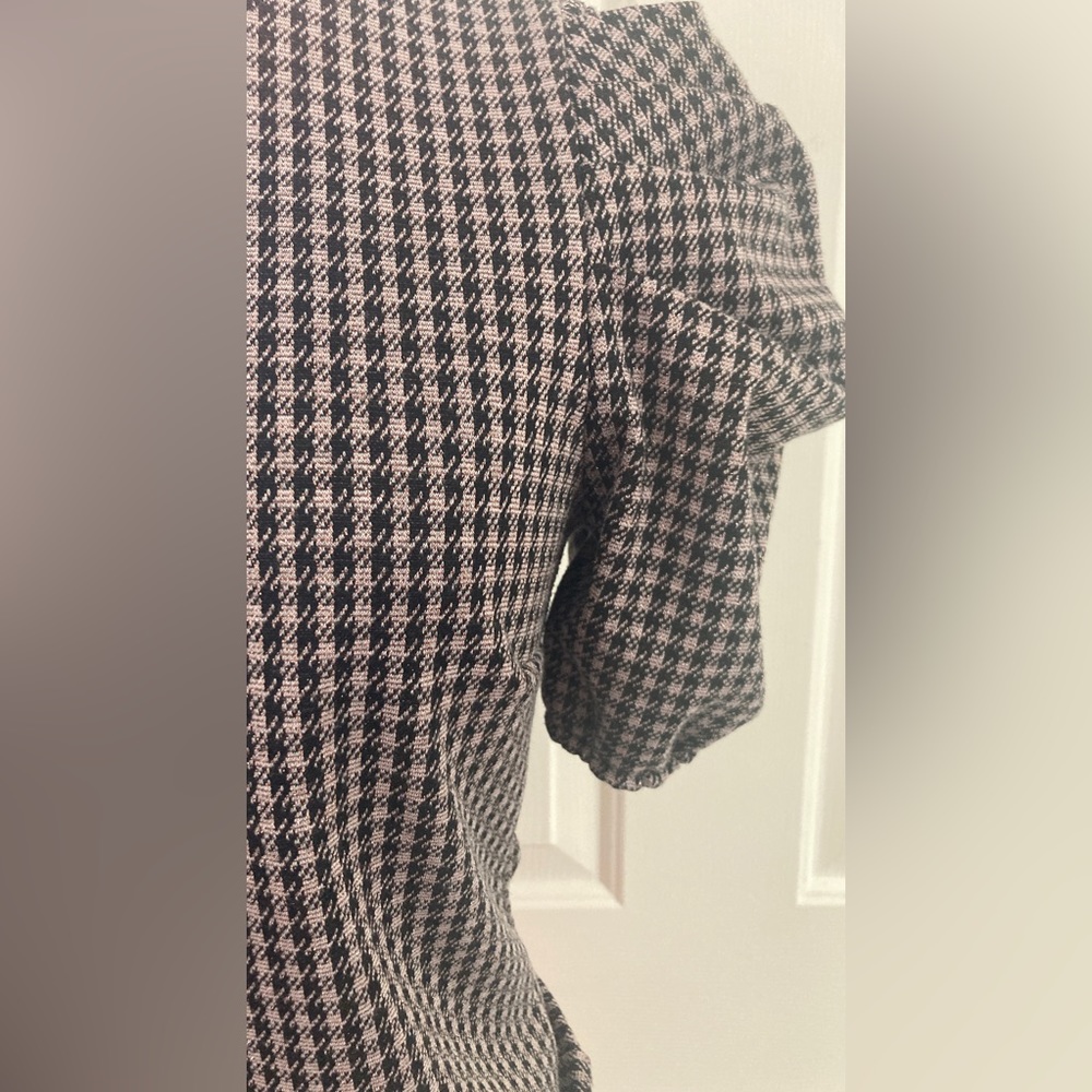 Houndstooth Puffy Sleeve Top - Picture 2 of 5